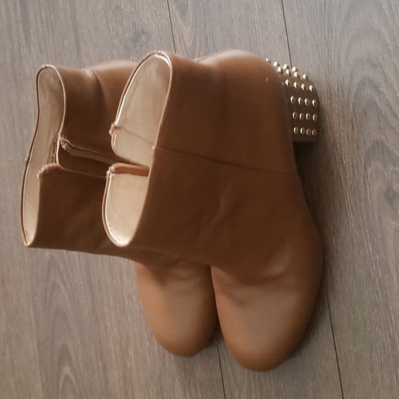 Maiden Lane Classic Block Heel Bootie - Picture 5 of 12